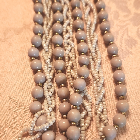 Vintage simple addiction grey beaded goldtoned statement necklace - Picture 4 of 4
